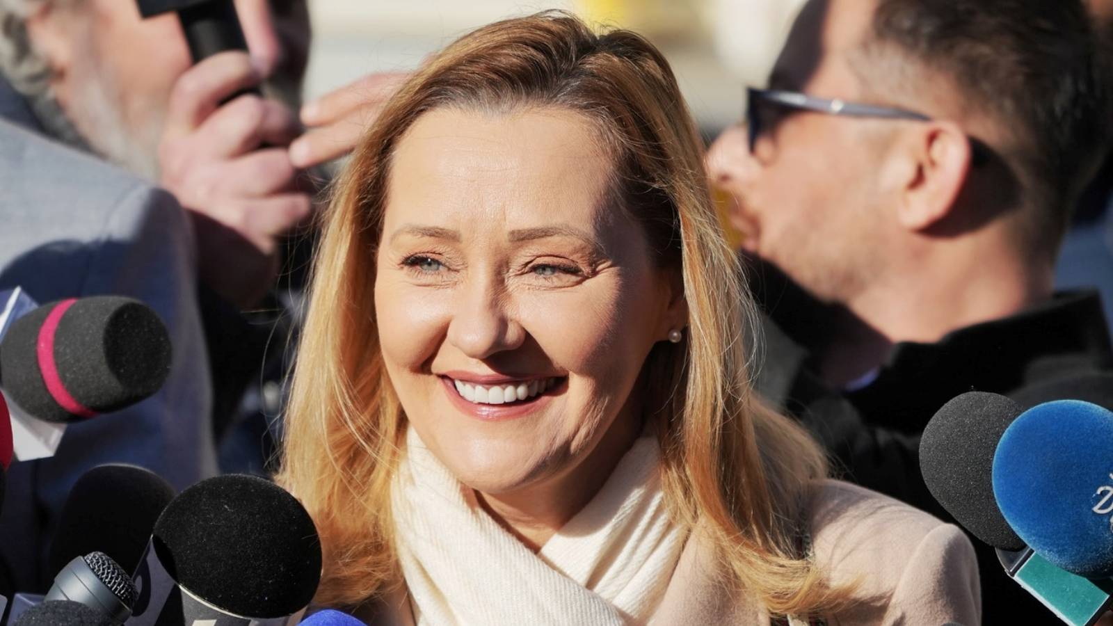 Anuntul Elenei Lasconi Depunerea Candidaturii Alegerile Prezidentiale 2025