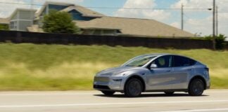 tesla livrare autonoma masina