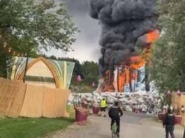 video tomorrowland flacari scena principala