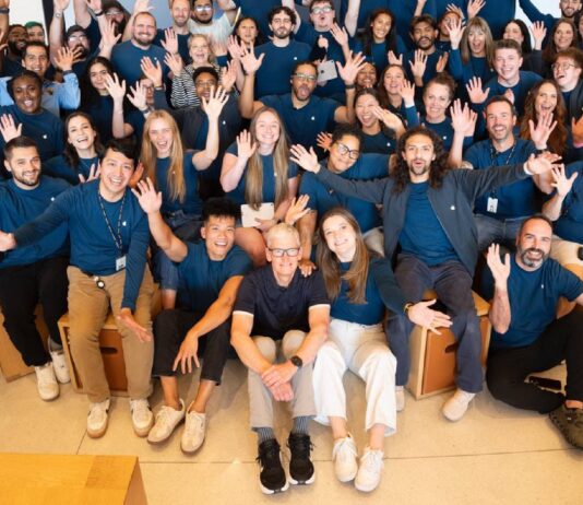 Mesajul Tim Cook Angajaților Apple Lansarea iPhone 17