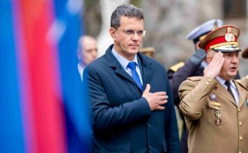 Ministrul Apărării, Ionuț Moșteanu,