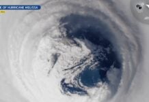 Uraganul Melissa mezovortex