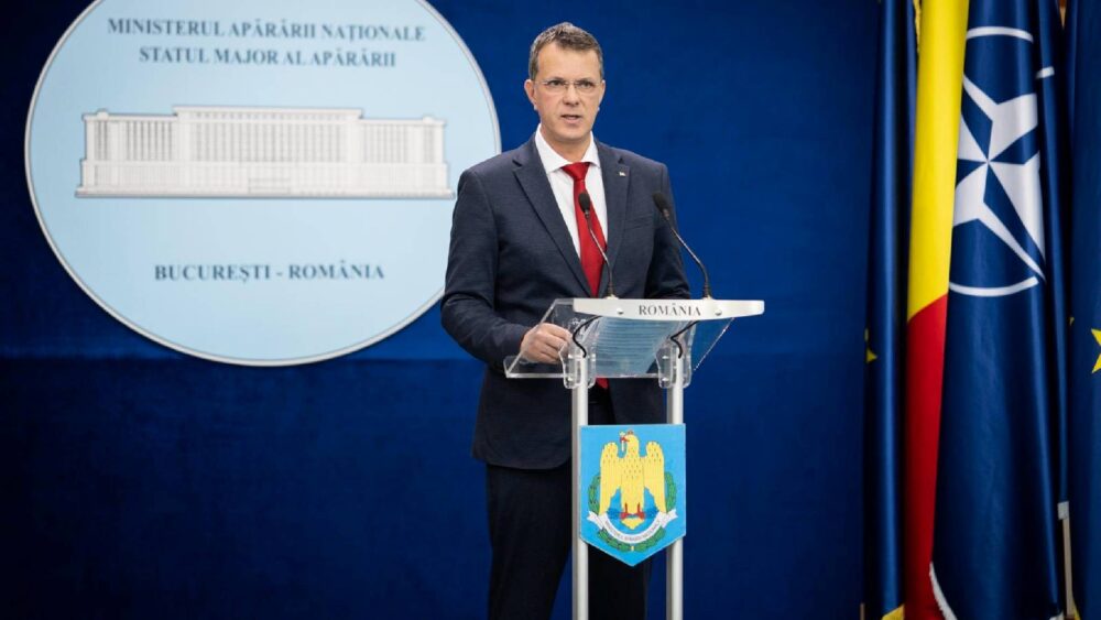 ministrul apărării scandal demisie diplomă