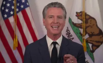 Gavin Newsom: Donald Trump e un Dinozaur T-Rex. A Dezlantuit Legea Junglei la Nivel Global, Europa Trebuie sa se Schimbe. Gavin Newsom Donald Trump Dinzoaur Dezechilibrat