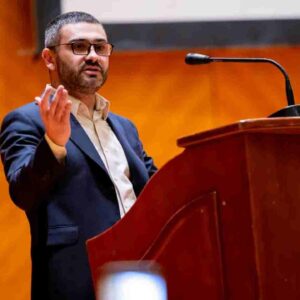 Hotararea Ministrului Muncii cu Masuri de Reorganizare Anuntate in Administratie