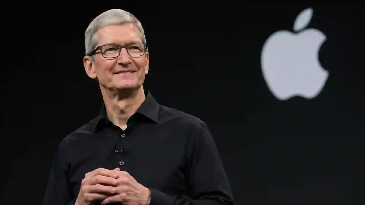 Tim Cook Pleacă din Funcția de CEO al Companiei Apple, Fiind Înlocuit de John Ternus