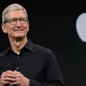 Tim Cook Pleacă din Funcția de CEO al Companiei Apple, Fiind Înlocuit de John Ternus