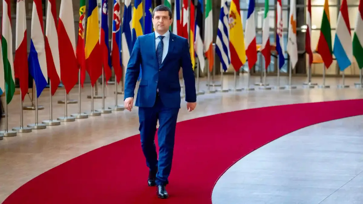 Ministrul Apărării Vorbește despre Marea Nevoie a Armatei Române, Dincolo de Tehnica Militară Ministrul Apărării Vorbește despre Marea Nevoie a Armatei Române, Dincolo de Tehnica Militară