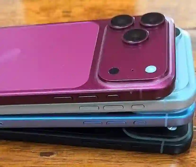 iPhone 18 Pro albastru negru argintiu wild cherry lateral iPhone 18 Pro albastru negru argintiu wild cherry lateral