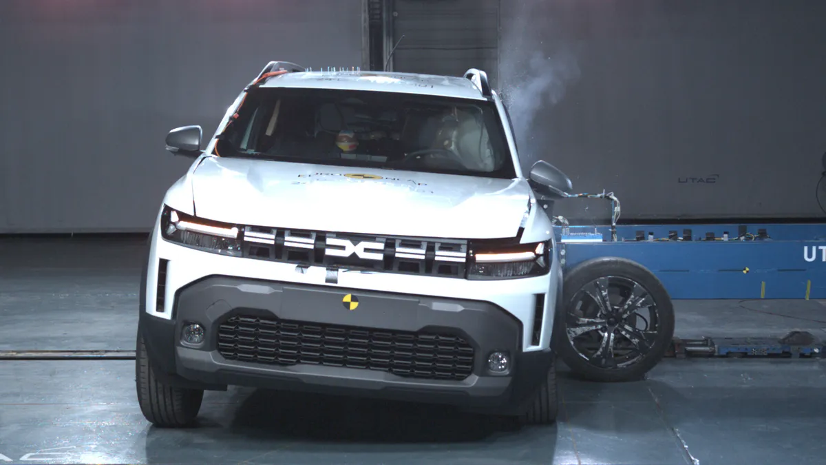 DACIA Duster 2026 teste euroncap lateral DACIA Duster 2026 teste euroncap lateral