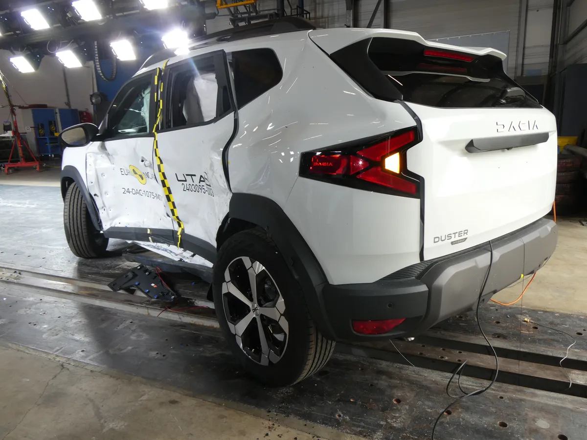 DACIA Duster 2026 teste euroncap portiera | iDevice DACIA Duster 2026 teste euroncap portiera