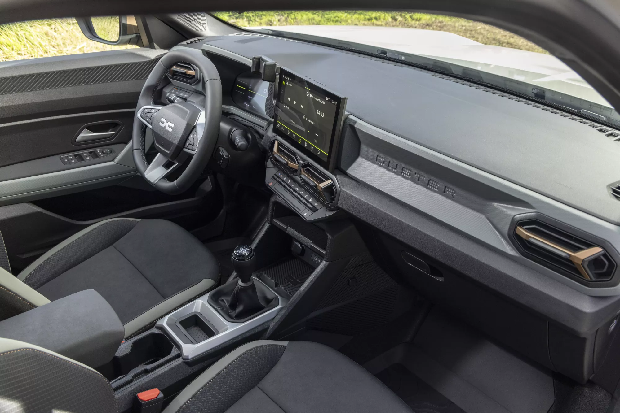 DACIA Duster 2027 Facelift interior sus | iDevice DACIA Duster 2027 Facelift interior sus