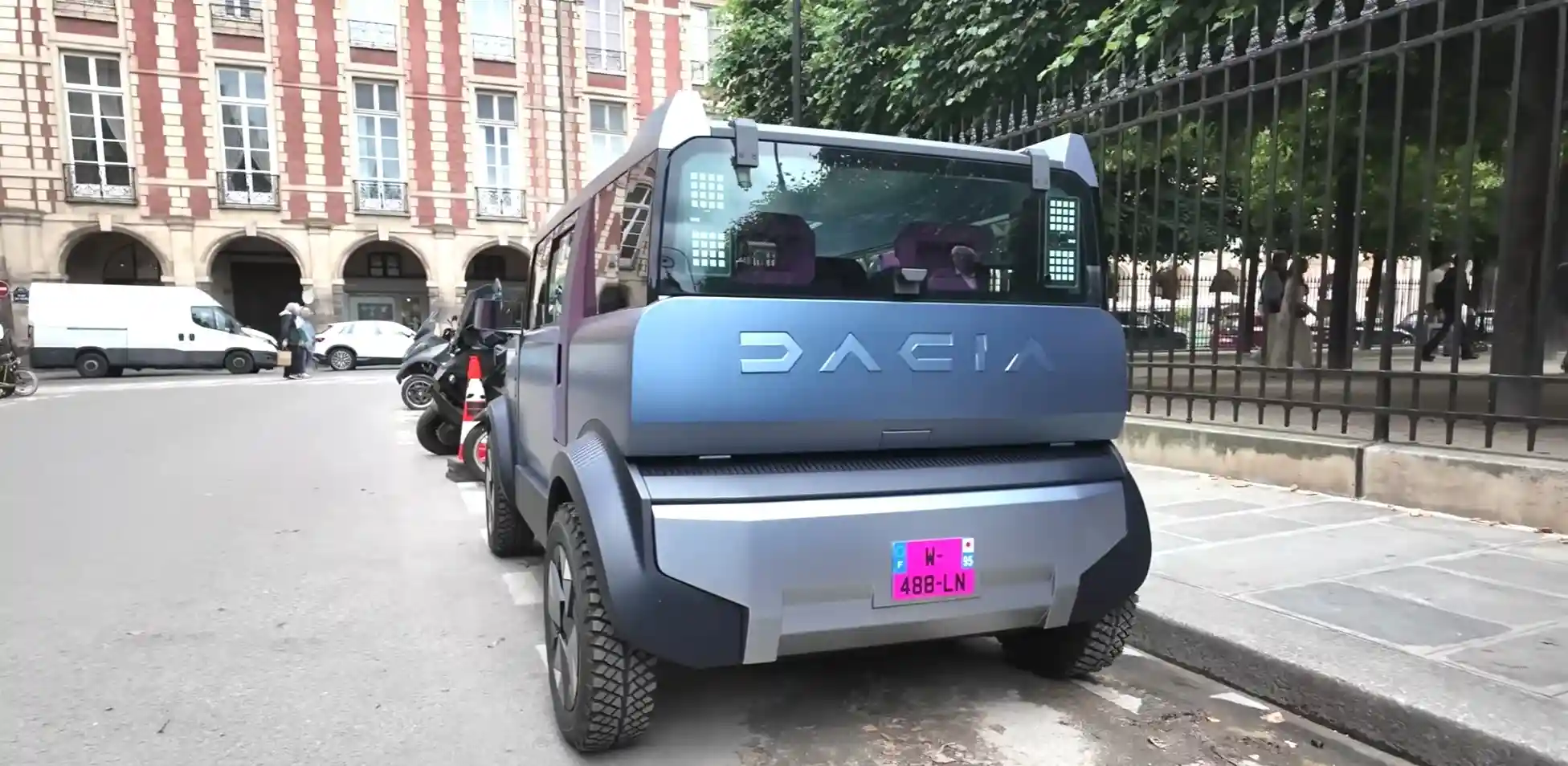 DACIA Hipster design spate strada | iDevice DACIA Hipster design spate strada