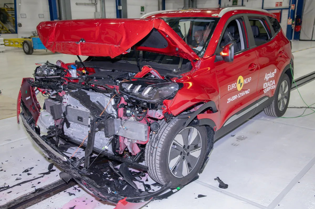 Ebro s400 teste euroncap capota Ebro s400 teste euroncap capota