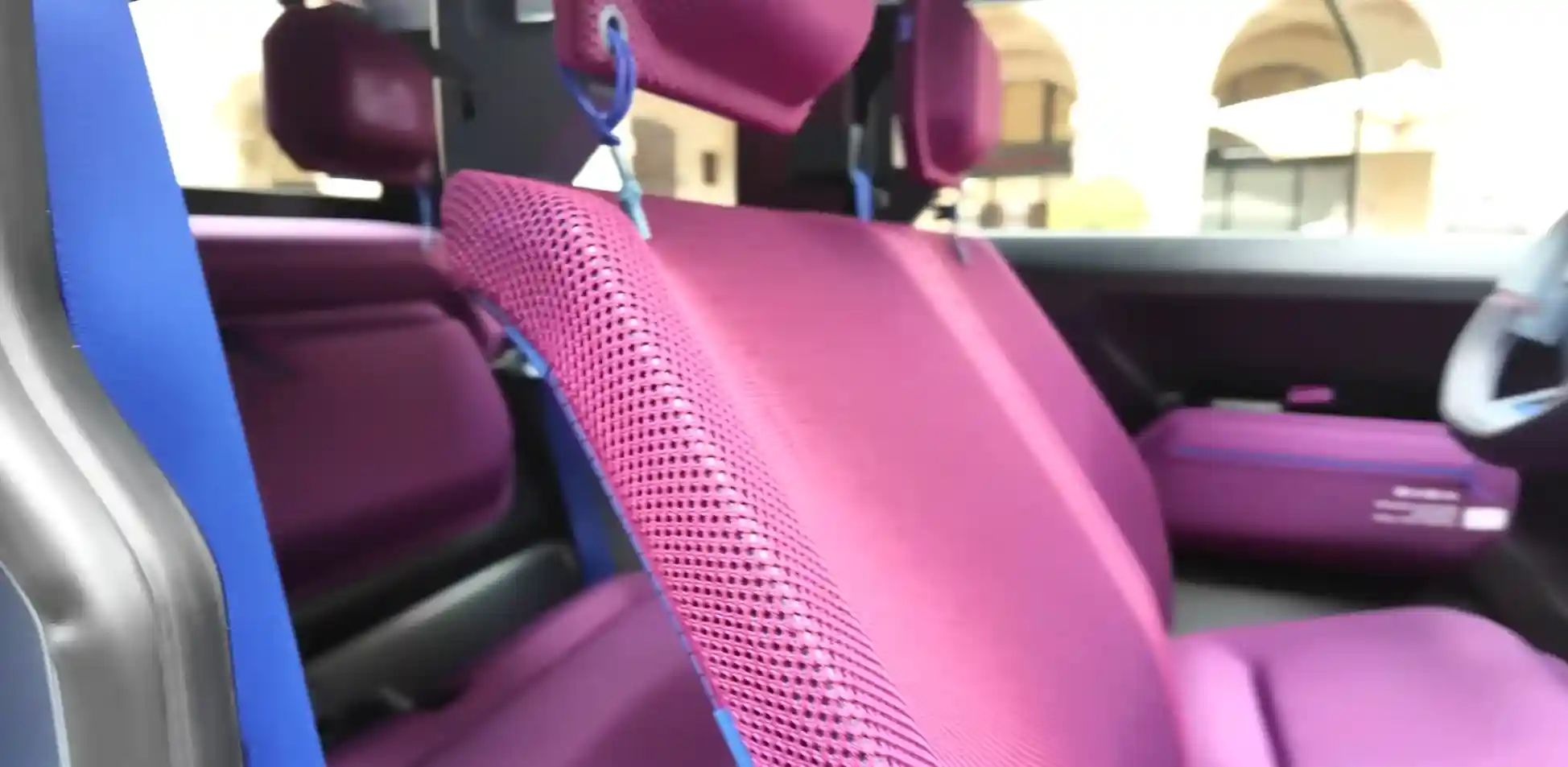 Pretul DACIA Hipster interior spate | iDevice Pretul DACIA Hipster interior spate