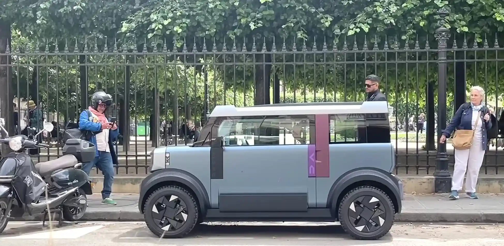 Pretul DACIA Hipster parcata | iDevice Pretul DACIA Hipster parcata