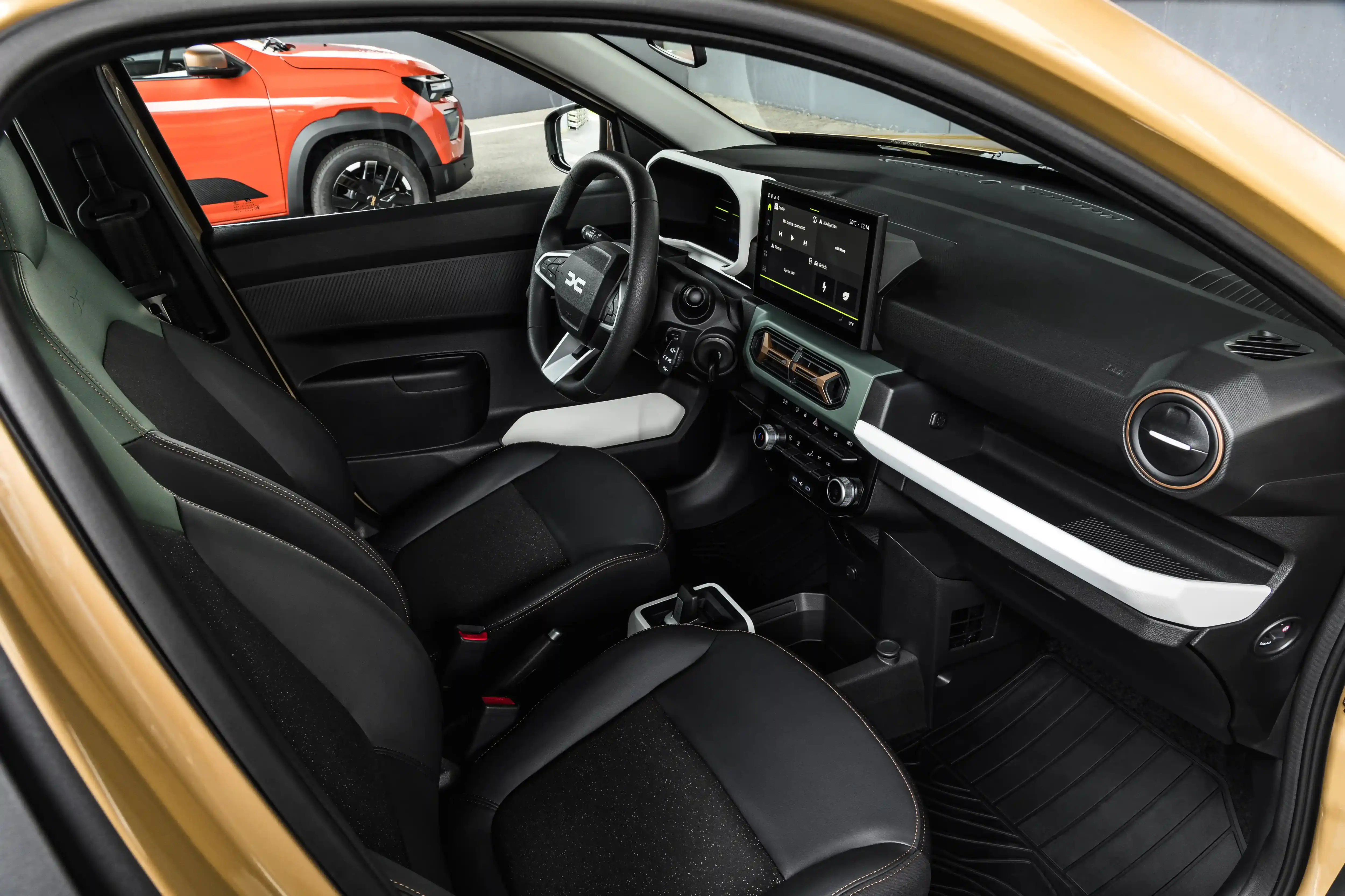 Pretul DACIA Spring 2 interior lateral | iDevice Pretul DACIA Spring 2 interior lateral