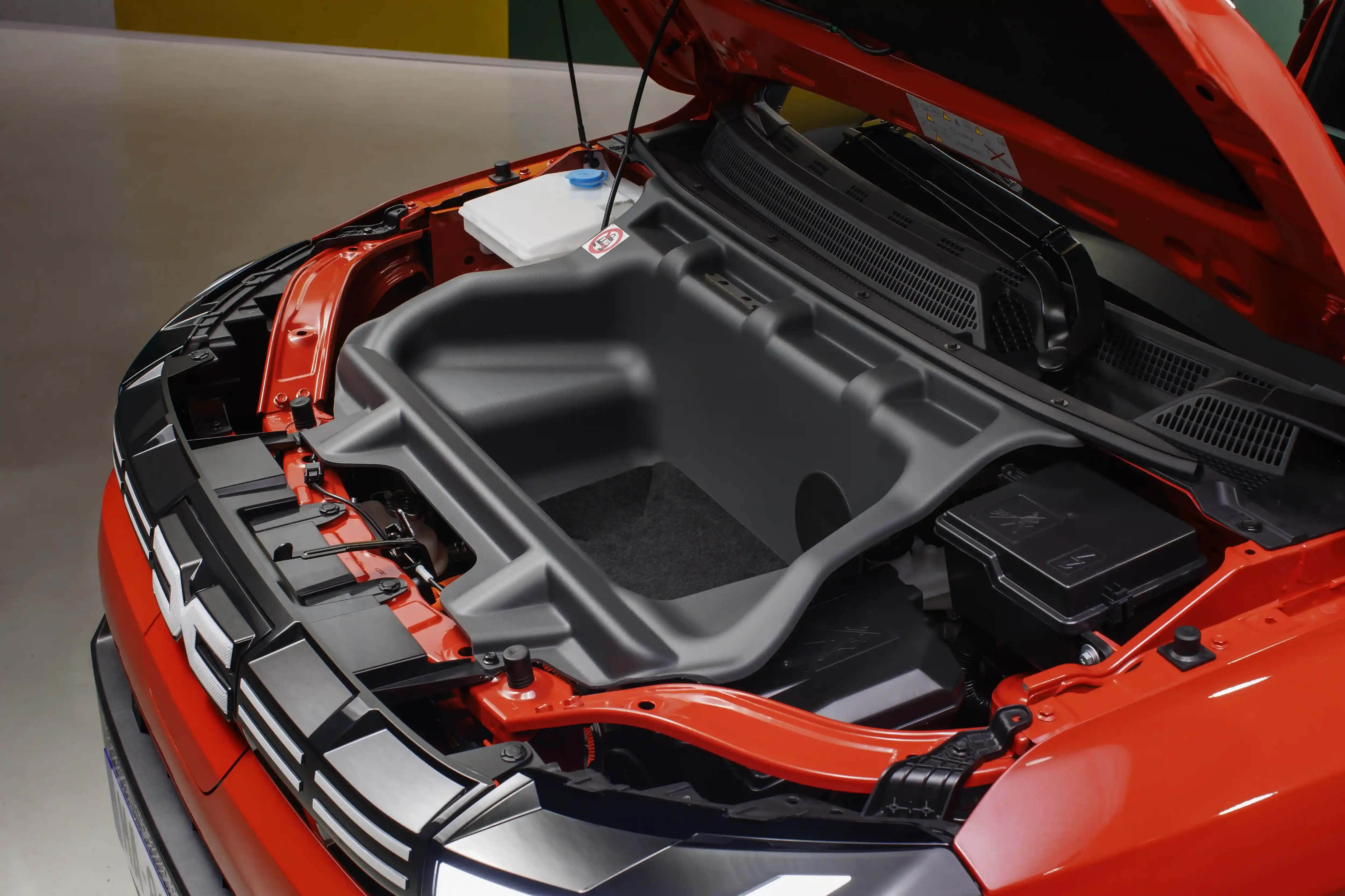 Pretul DACIA Spring 2 portbagaj frontal | iDevice Pretul DACIA Spring 2 portbagaj frontal