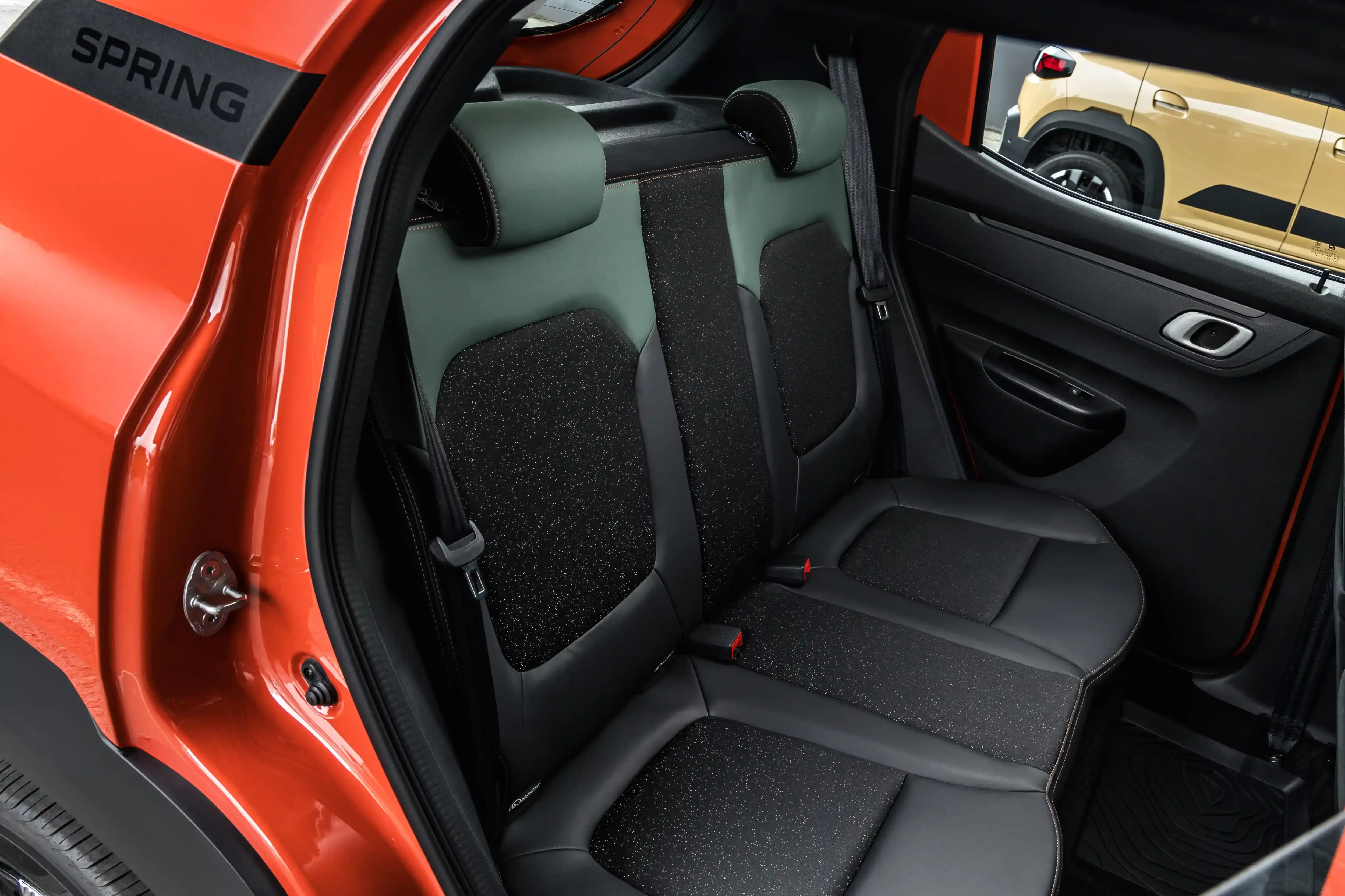 Pretul DACIA Spring 2 scaune pasageri | iDevice Pretul DACIA Spring 2 scaune pasageri