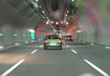 masini in deplasare in tunel