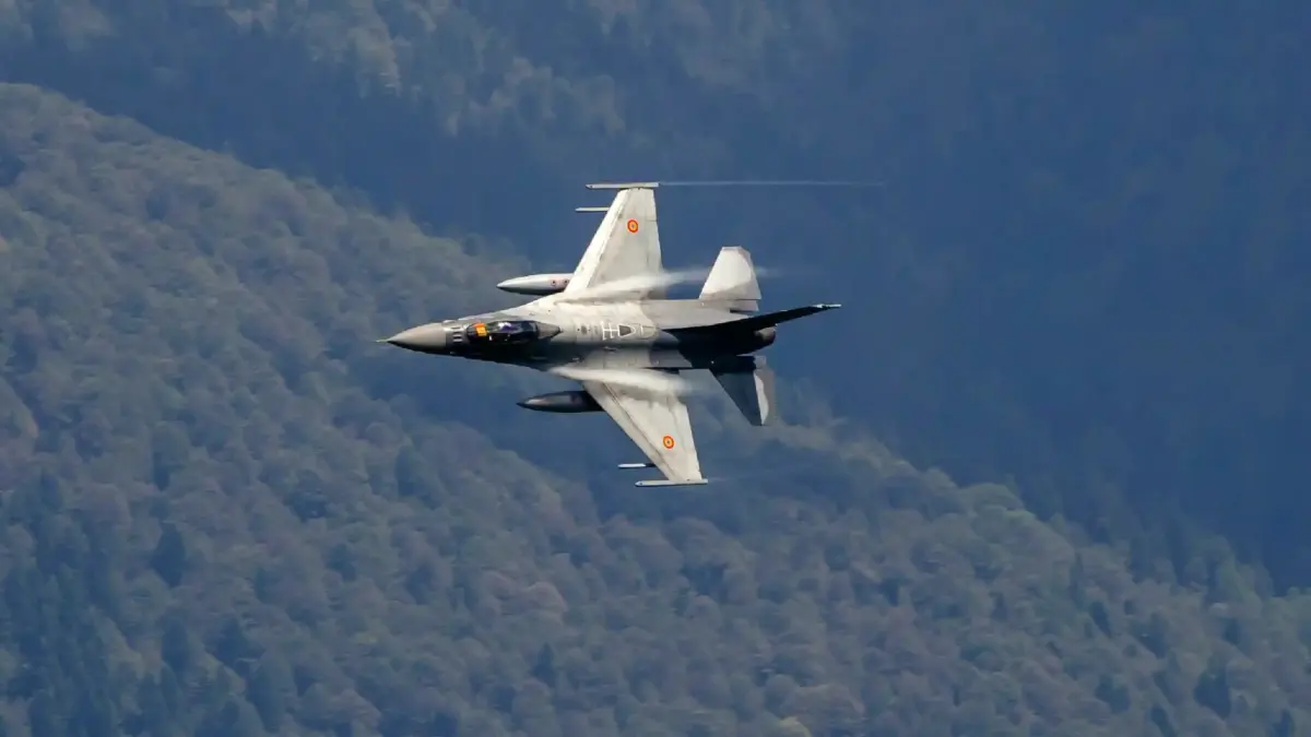 Dronă DOBORÂTĂ Avion F-16 Armatei Române | iDevice.ro Dronă DOBORÂTĂ Avion F-16 Armatei Române