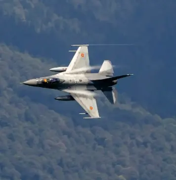 Dronă DOBORÂTĂ de un Avion F-16 al Armatei Române Dronă DOBORÂTĂ Avion F-16 Armatei Române