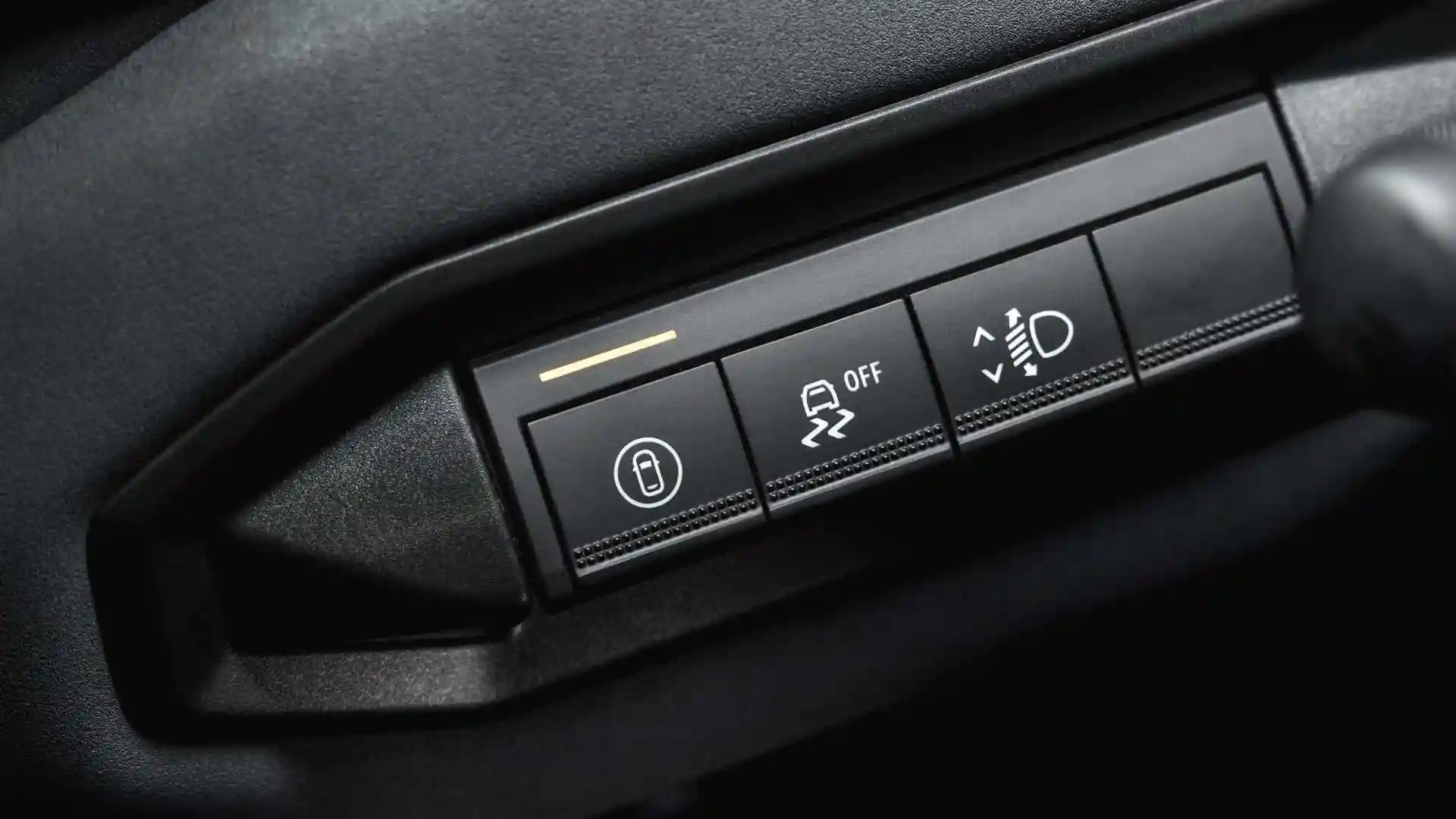 Interiorul DACIA Striker 2026 butoane asistenta | iDevice.ro Interiorul DACIA Striker 2026 butoane asistenta