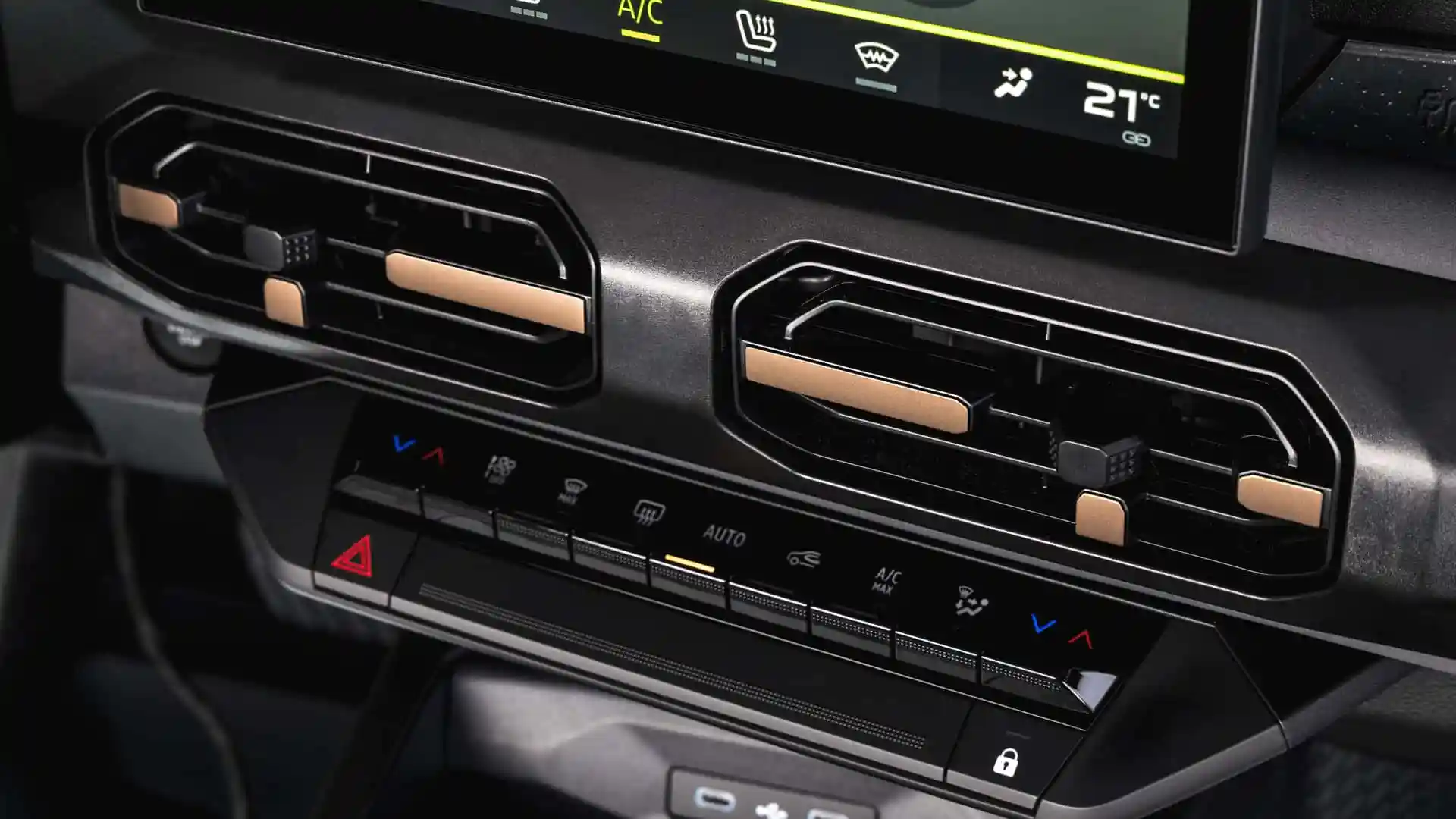 Interiorul DACIA Striker 2026 climatizare | iDevice.ro Interiorul DACIA Striker 2026 climatizare