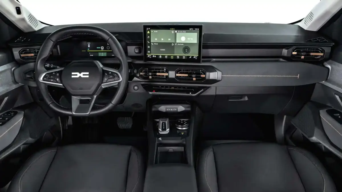 Interiorul DACIA Striker 2026 habitaclu | iDevice.ro Interiorul DACIA Striker 2026 habitaclu