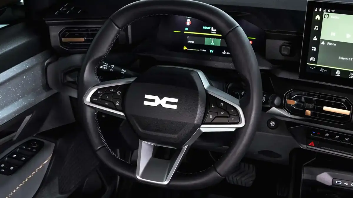 Interiorul DACIA Striker 2026 volan bord | iDevice.ro Interiorul DACIA Striker 2026 volan bord
