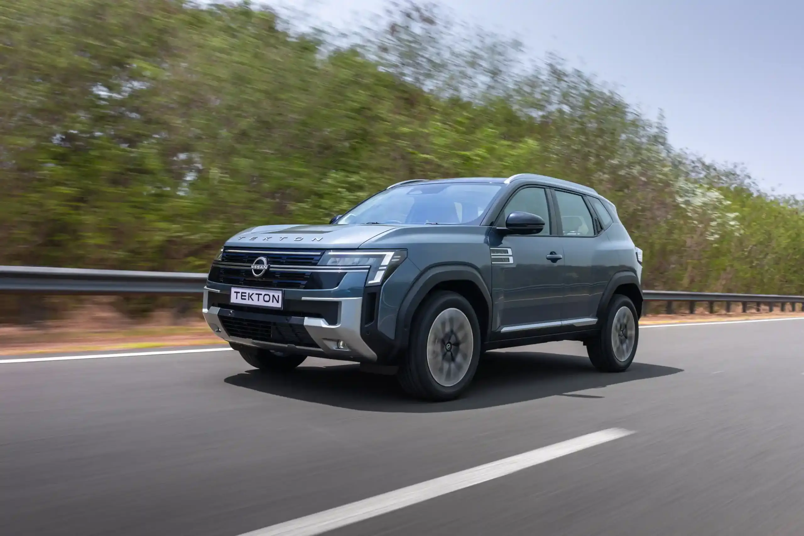 Modelul DACIA Duster 2026 LUX lateral stanga | iDevice.ro Modelul DACIA Duster 2026 LUX lateral stanga