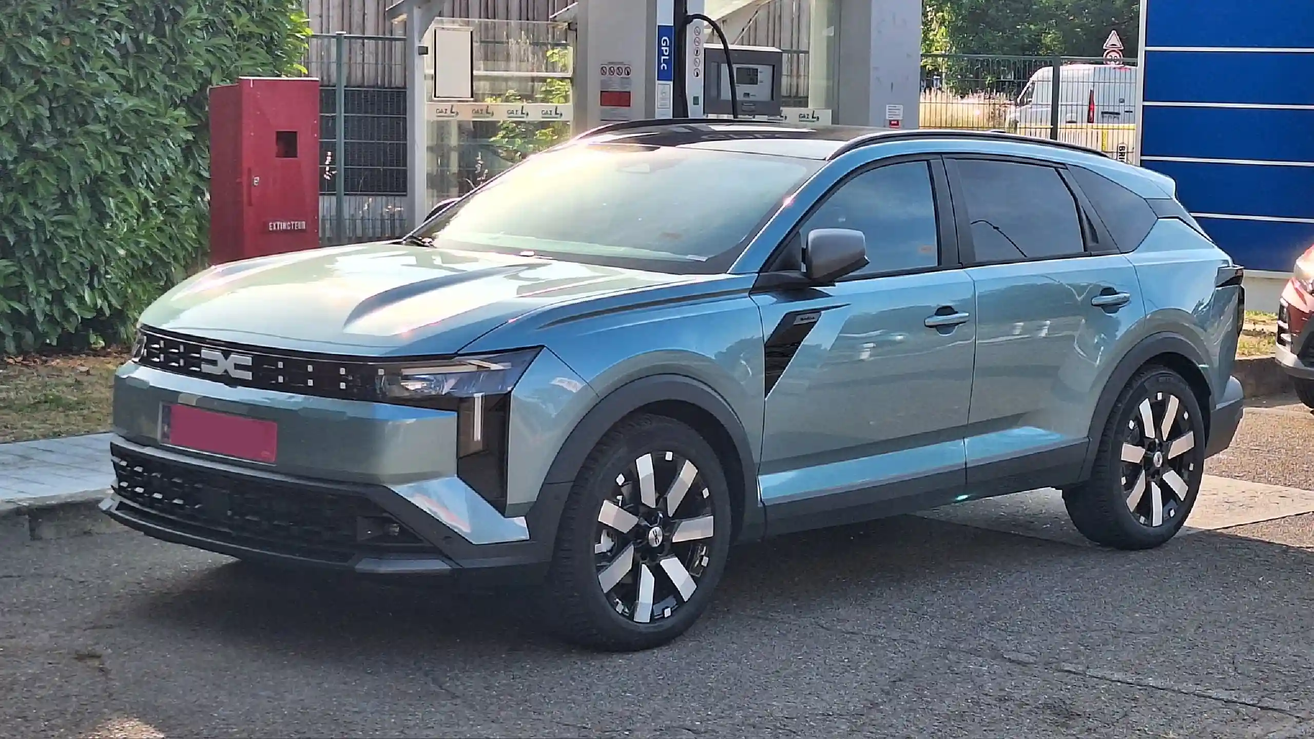 Pretul DACIA Striker | iDevice.ro Pretul DACIA Striker