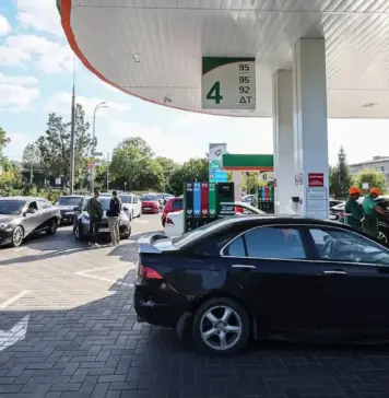 Criza Combustibilului din Rusia se Agraveaza, Imaginea care Arata Disperarea Rusilor criza combustibil rusia