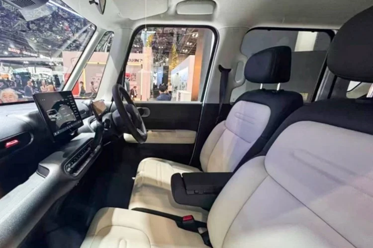 BYD Racco interior volan | iDevice.ro BYD Racco interior volan