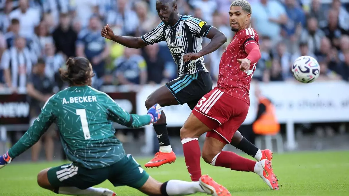 Araujo a debutat deja ca jucător al lui Liverpool