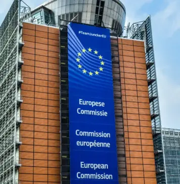 Comisia Europeană interzice accesul minorilor sub 13 ani la rețelele sociale Comisia Europeană minori