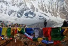 Dezastru în Nepal după ce o bucată de munte a dispărut în alunecări de teren (VIDEO) Nepal alunecări teren