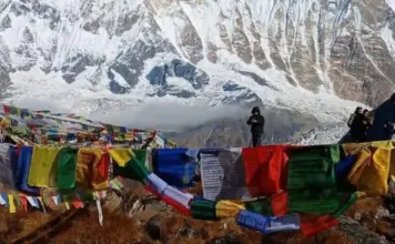 Dezastru în Nepal după ce o bucată de munte a dispărut în alunecări de teren (VIDEO) Nepal alunecări teren