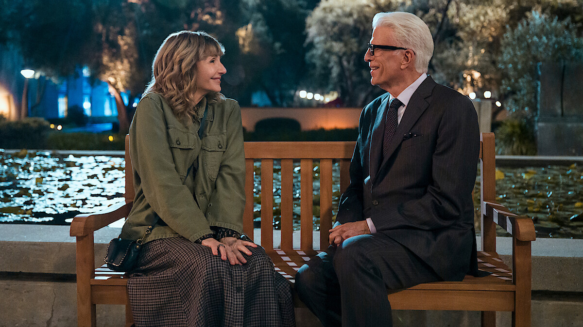 Mary Steenburgen ca Mona și Ted Danson ca Charles în A Man on the Inside, sezonul 2