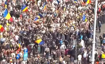Proteste violente în Piața Victoriei din București, Gaze Lacrimogene și Bătăi între Ultrași, Ciobani și Jandarmi (VIDEO) proteste violente bucuresti piata victoriei