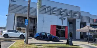 tesla roadster lansare