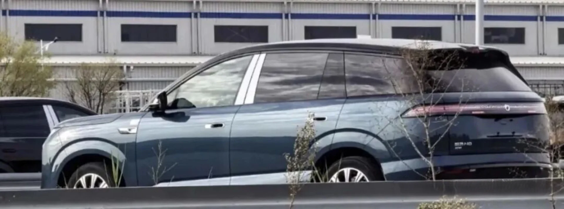 BYD Denza N8 EV albastră BYD Denza N8 EV albastră