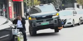 BYD FCB Bao 8 3 roți