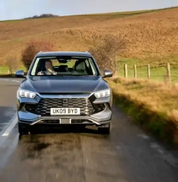 BYD Crește Serios în Vânzările de Mașini din România și Pune Ținta pe Producătorii Europeni BYD Sealion 5 DM-i România