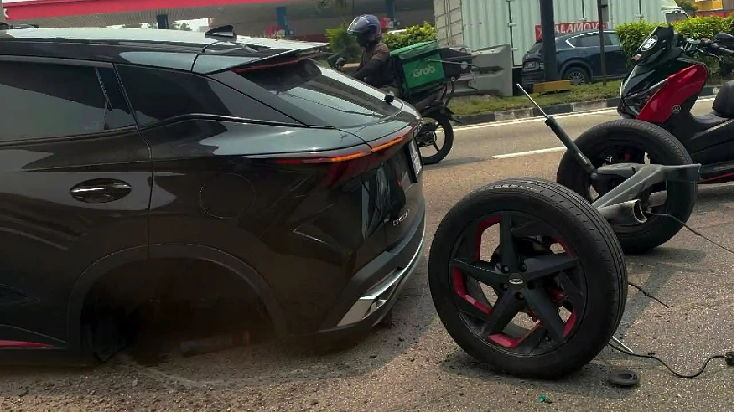 Chery Omoda 5 punte spate ruptă