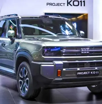 Geely KO11 are Lansarea Anunțată în Europa cu Dotări Extravagante la care mașinile Audi, BMW, Mercedes, Volkswagen doar Visează Geely KO11 bară față showroom
