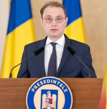Luca Niculescu Prins între Ciocan și Nicovală înainte de a cere Voturile PNL, PSD, USR în Parlamentul României Luca Niculescu voturi Parlament