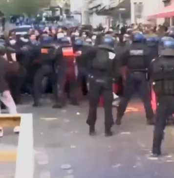 Emmanuel Macron Amenințat cu Decapitarea, în timp ce Protestele din Franța Escaladează cu Spargerea Clădirilor Administrative (VIDEO) Proteste Franța