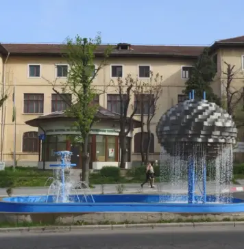 Atac la Pitești, un Elev de 15 Ani a Atacat doi Elevi cu o Macetă, la Câteva Ore după ce Ministrul Educației cerea Măsuri mai Dure pentru Atacuri atac elev 15 ani liceu armand calinescu pitești