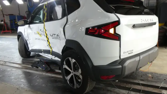 DACIA Duster 2026 teste euroncap portiera